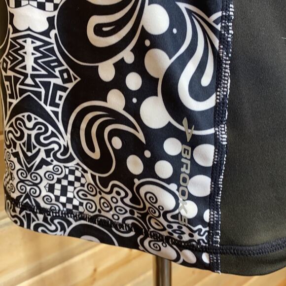 Brooks Racerback Equilibrium Technology Tank Swim - Picture 3 of 9